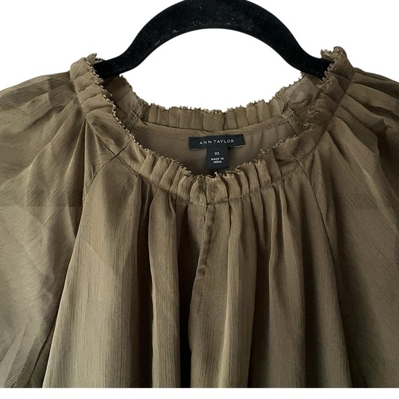 ANN TAYLOR | NWOT | SHEER FLUTTER SLEEVE MOSS GREEN LINED TOP PLEATS | X SMALL - Picture 3 of 8